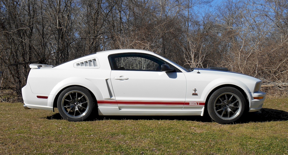 Performance White 2006 Mustang GT