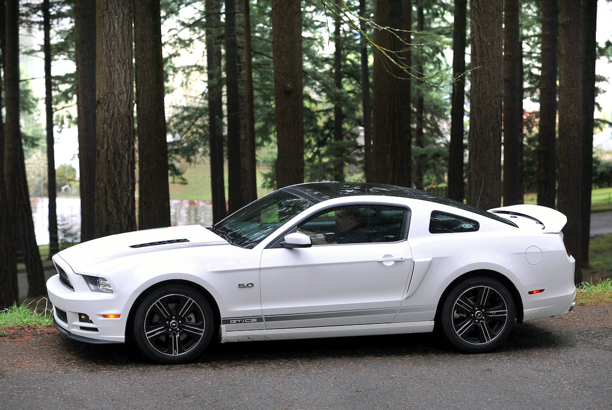 Performance White 13 Mustang GT/CS Coupe