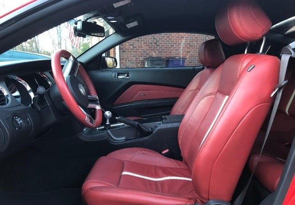 Red 2014 Mustang GT Seats