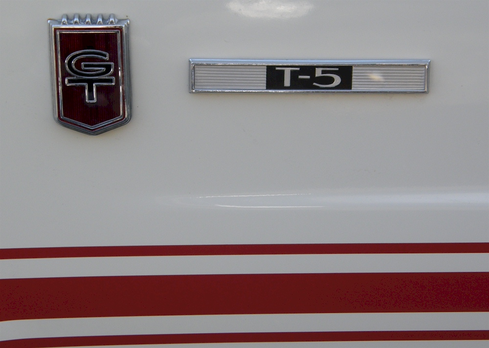 T-5 GT Emblems