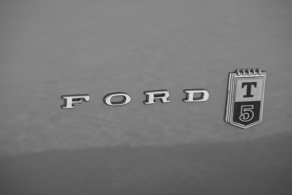 1968 Ford T5 Fender Emblem