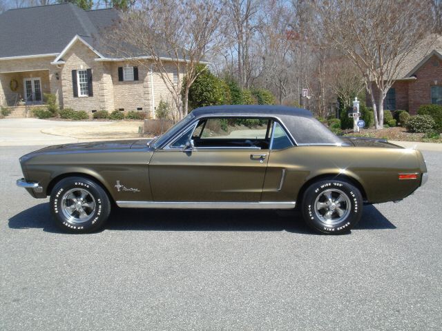 Green 1968 Mustang Black Vinyl Hardtop