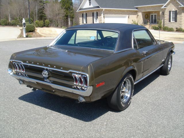 Green 1968 Mustang Black Vinyl Hardtop