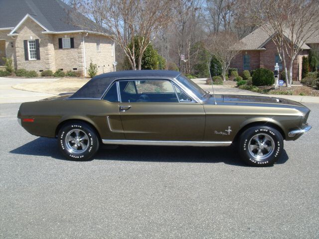 Green 68 Mustang Black Vinyl Hardtop