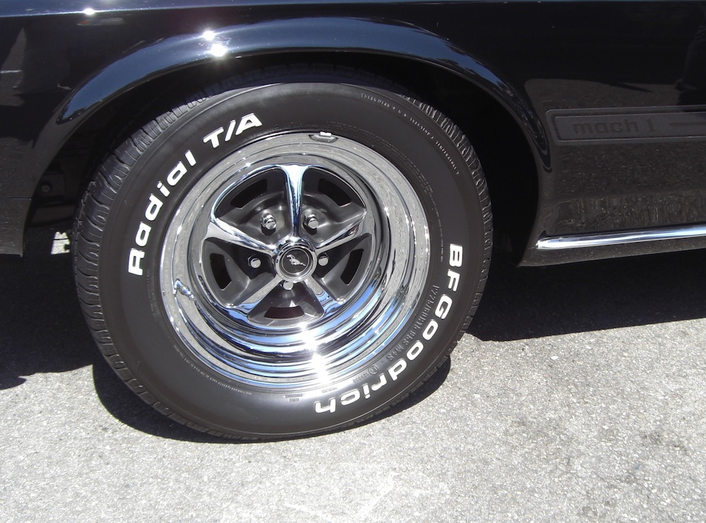Black Mach 1 Side stripe