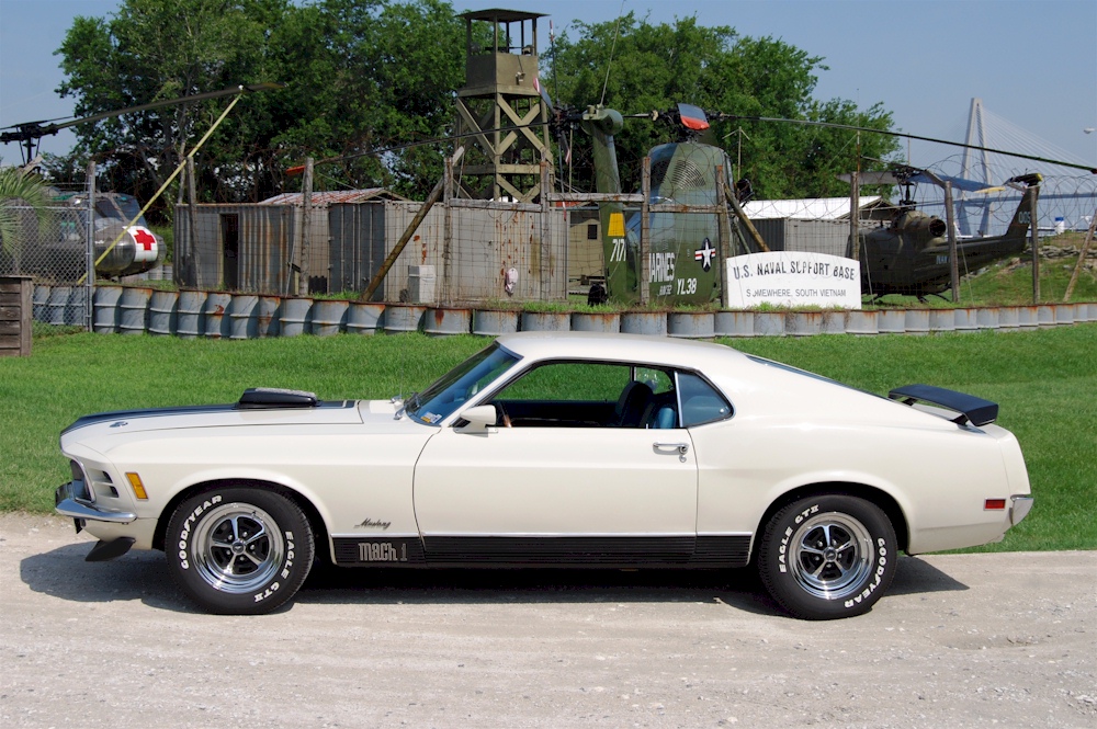 Wimbledon White 70 Mach-1 Mustang