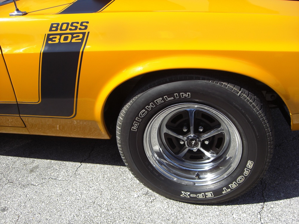 Magnum 500 wheels and black Boss 302 side stripe