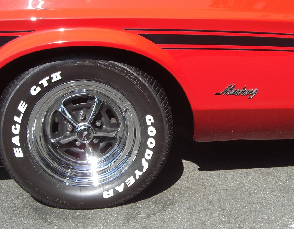 wheels and side stripe
