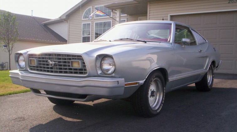 left front view 1976 Mustang