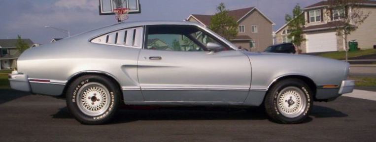 right side view 1876 Mustang