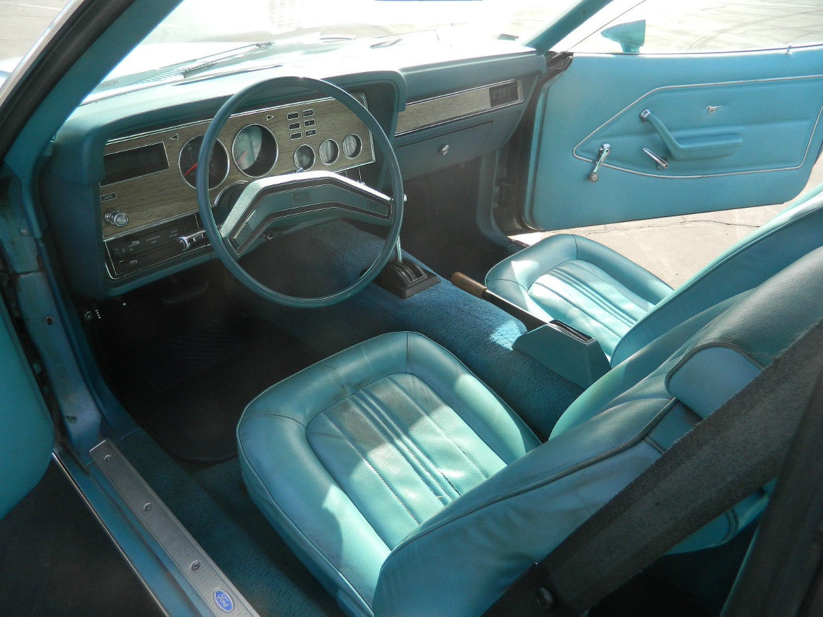 Basic Dash 1977 Mustang