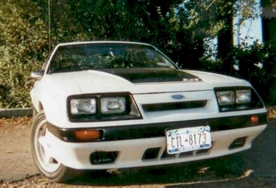 Oxford White 1986 Mustang