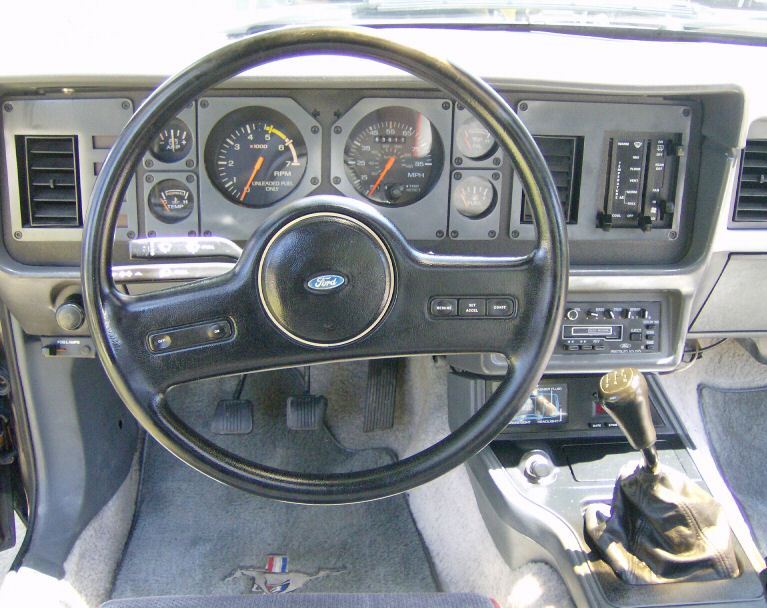 Dash close-up 1986 Mustang GT
