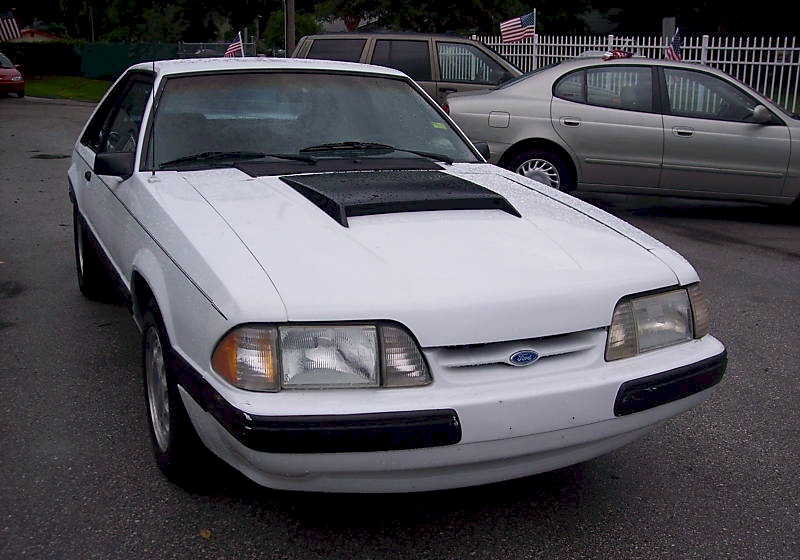 Oxford White 1986 Mustang LX