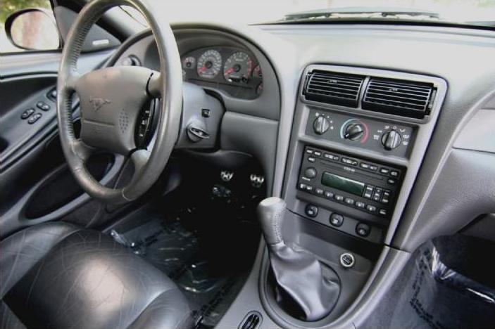 Dash view 2001 Mustang GT