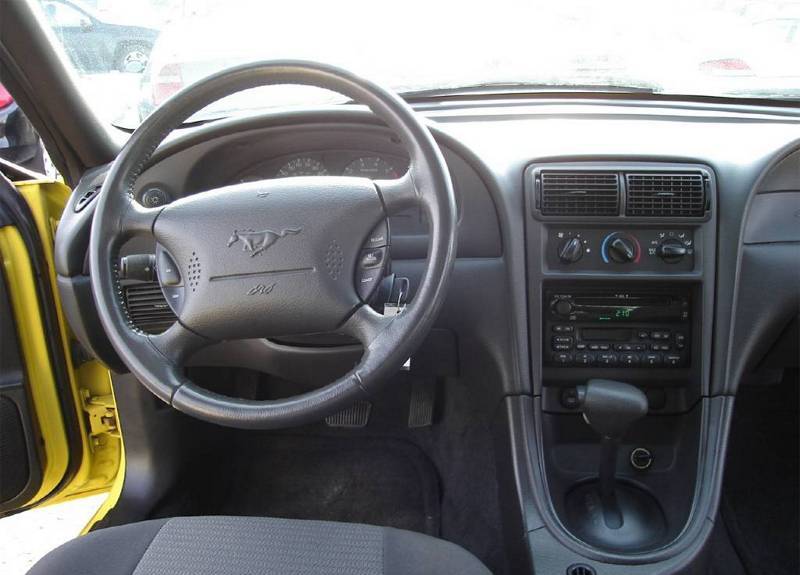Dash 2001 Mustang Coupe
