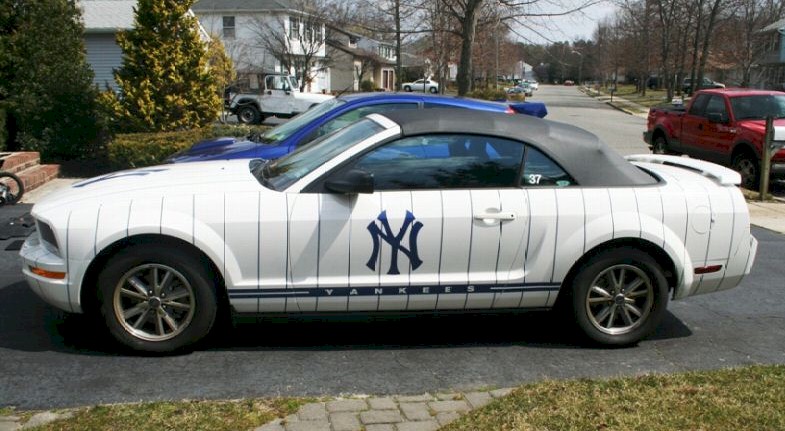 2005 Yankees Mustang