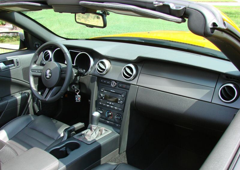 Interior view 2007 Shelby GT500 convertible