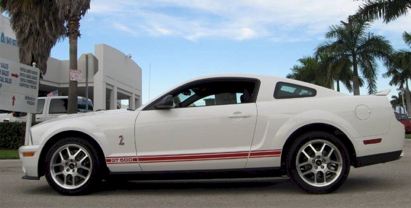 Pefrormance White 2009 Shelby GT-500 Red Stripe Coupe