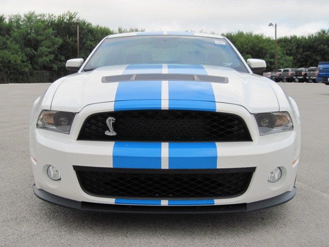 Performance White 11 Shelby GT-500