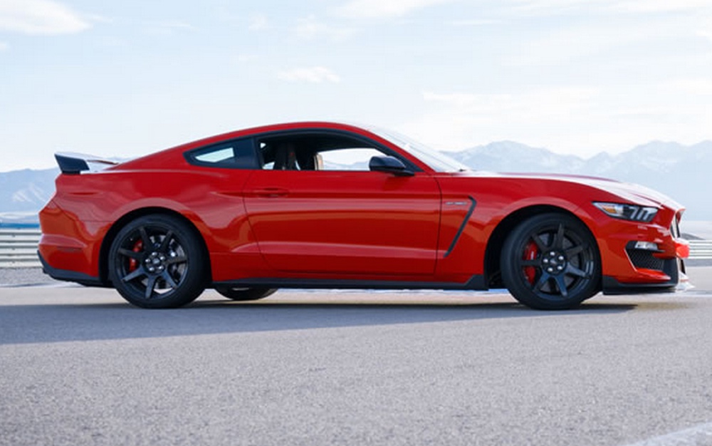 Red 2016 Mustang Shelby GT350R