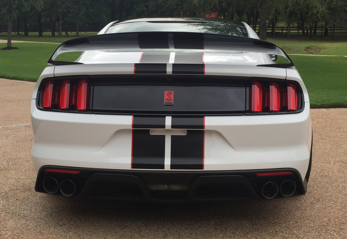 Oxford White 2017 Shelby GT350R